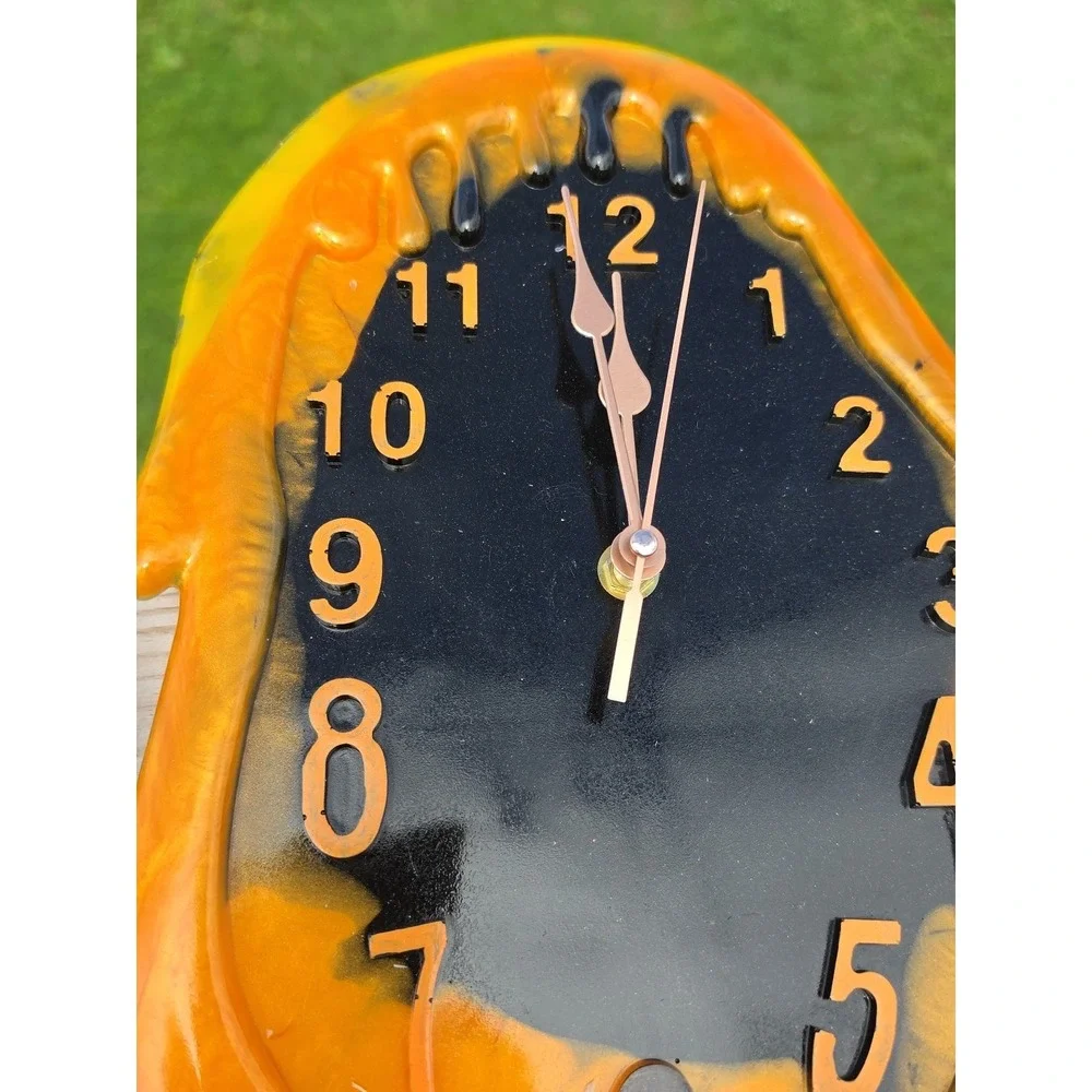 Handmade Resin Dripping Clocks.   1017